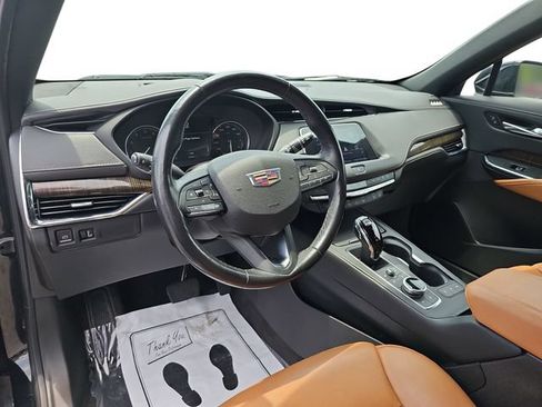 Used 2023 Cadillac XT4 Premium Luxury FWD image 17