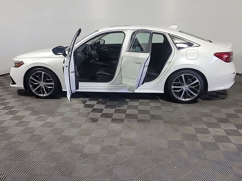 Used 2022 Honda Civic Touring image 15