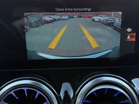 Used 2021 Mercedes-Benz GLB 250 4MATIC w/ Premium Package image 70