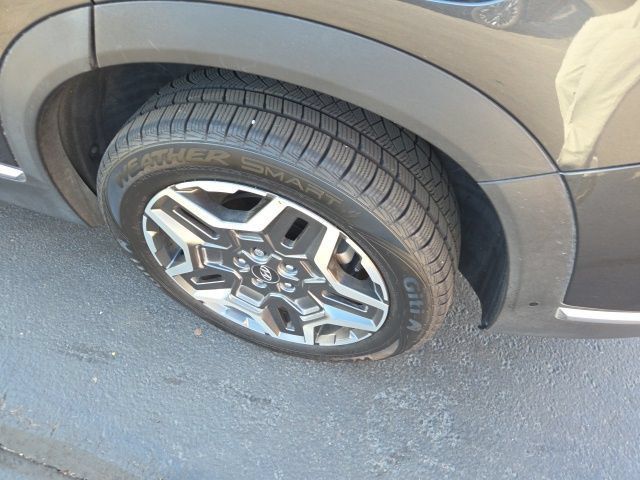 Certified 2022 Hyundai Santa Fe Limited FWD image 5