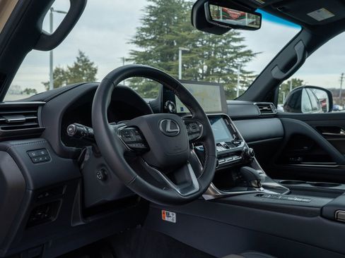 Used 2025 Lexus LX 700h Overtrail image 18