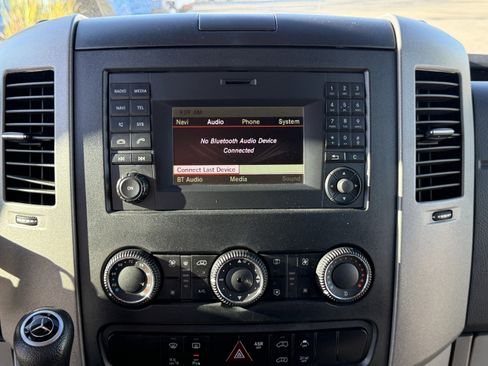 Used 2017 Mercedes-Benz Sprinter 2500 image 25