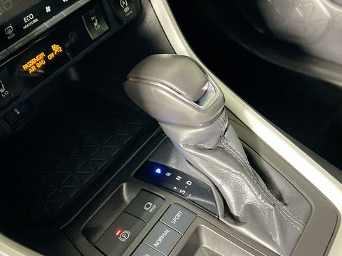 Used 2021 Toyota RAV4 XLE Premium image 24