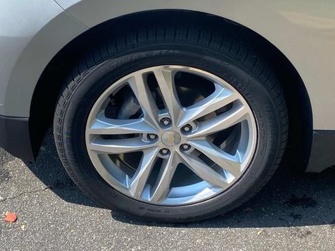 Used 2018 Chevrolet Equinox Premier FWD image 6