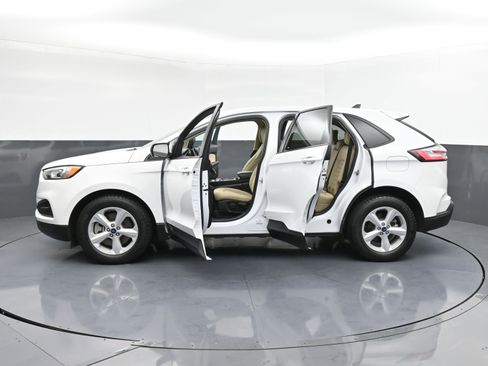 Used 2021 Ford Edge SE image 39