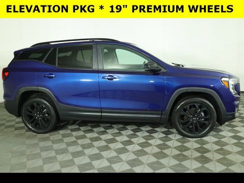 Used 2022 GMC Terrain SLE w/ Driver Convenience Package image 8