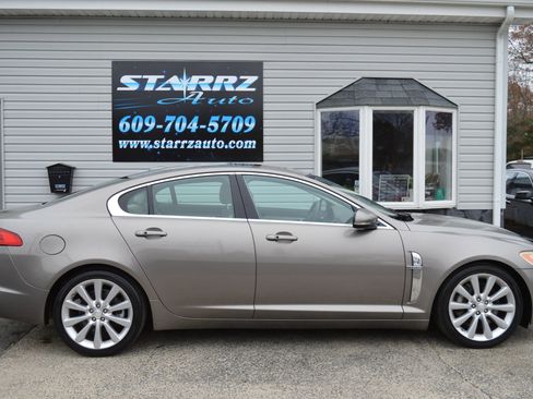 Used 2010 Jaguar XF Premium image 6