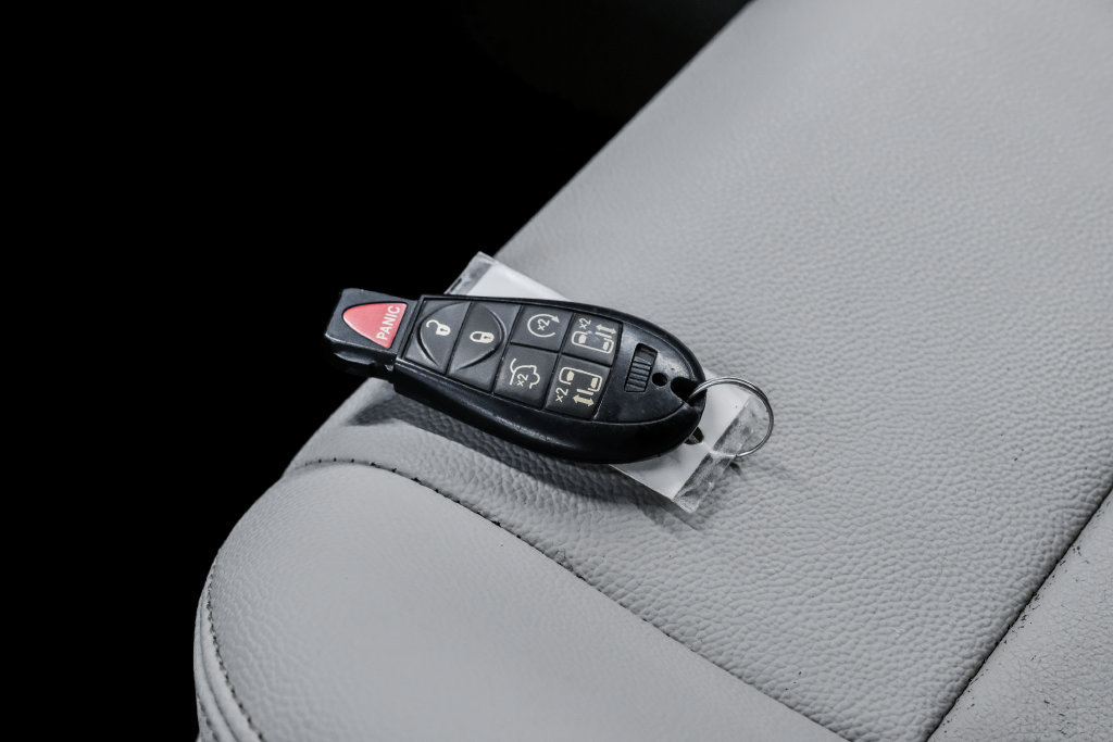 Used 2015 Chrysler Town & Country Touring w/ Driver Convenience Group FWD image 66