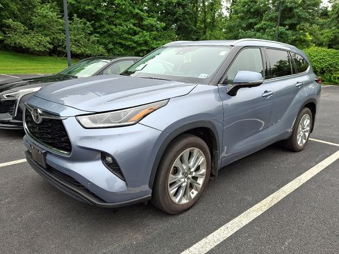Certified 2023 Toyota Highlander Limited AWD/4WD image 3