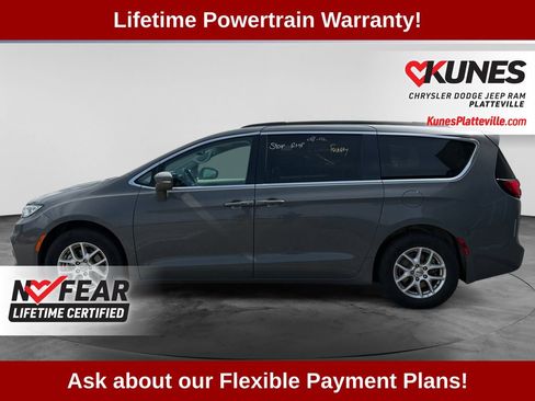 Used 2022 Chrysler Pacifica Touring-L FWD image 5