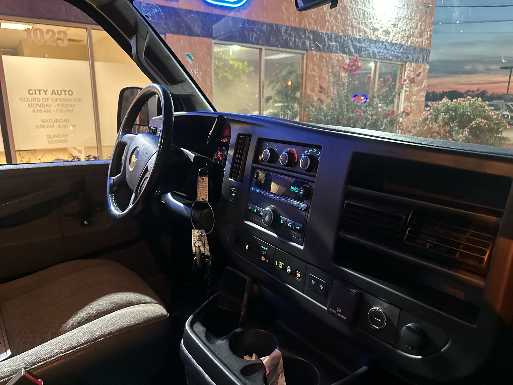 Used 2020 Chevrolet Express 3500 LT w/ LT Preferred Equipment Group RWD image 11