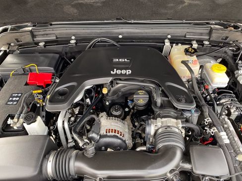Used 2020 Jeep Wrangler Unlimited Sahara AWD/4WD image 49