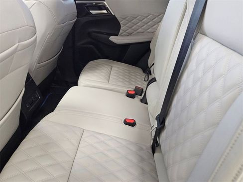 New 2025 Mitsubishi Outlander SEL image 26