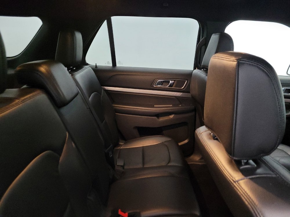Used 2018 Ford Explorer XLT w/ Equipment Group 202A AWD/4WD image 19