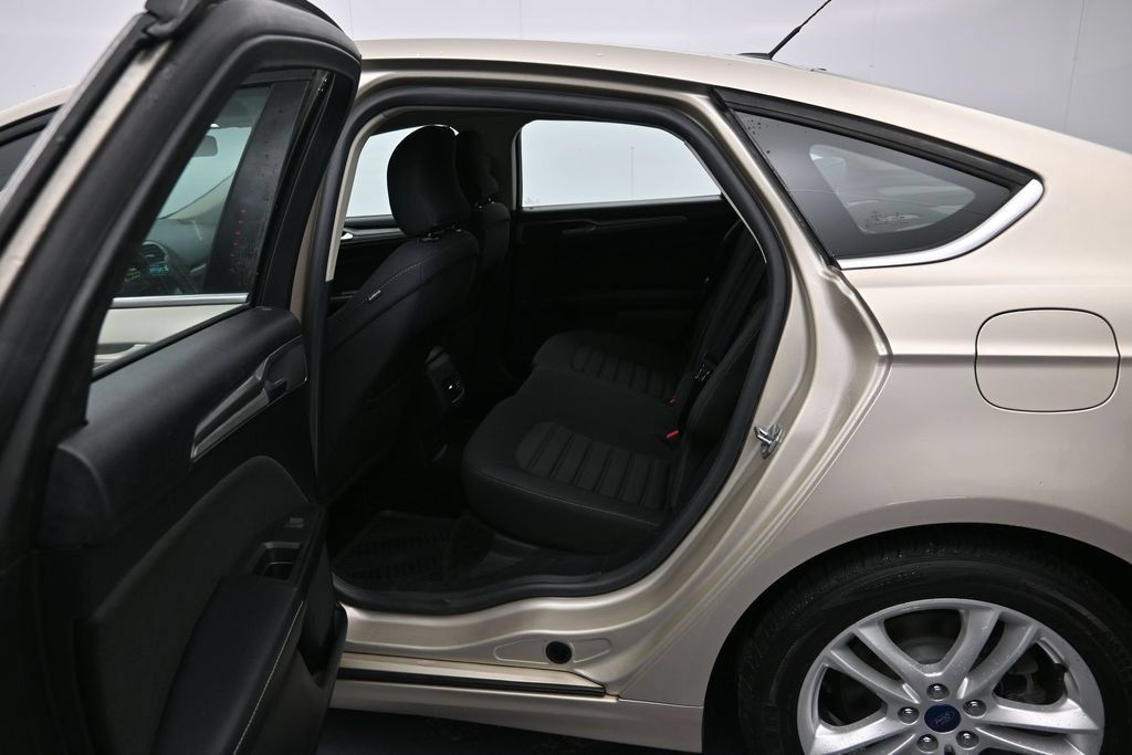 Used 2018 Ford Fusion SE w/ Fusion SE Technology Package FWD image 23