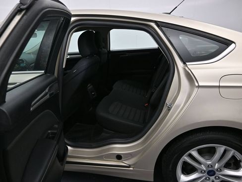 Used 2018 Ford Fusion SE w/ Fusion SE Technology Package FWD image 23