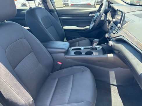 Used 2025 Nissan Altima 2.5 SV FWD image 36