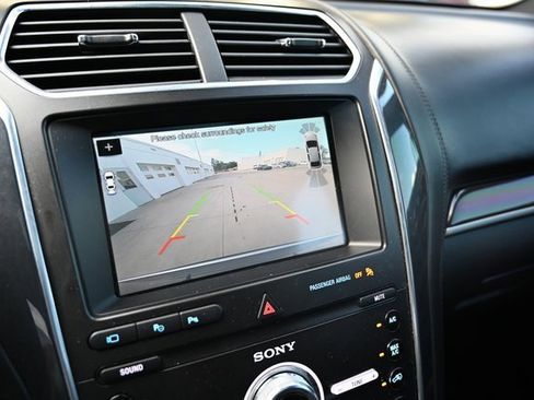 Used 2019 Ford Explorer Platinum image 19