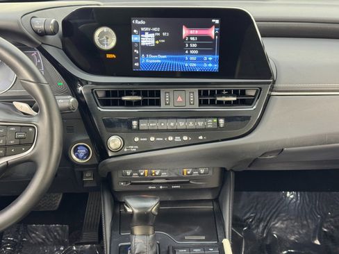 Used 2022 Lexus ES 300h w/ Premium Package image 26