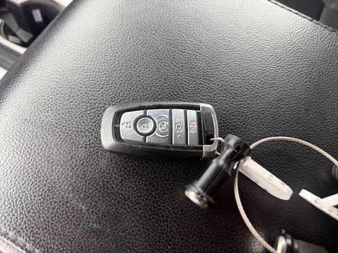 Used 2019 Ford Expedition XLT w/ Equipment Group 202A AWD/4WD image 44