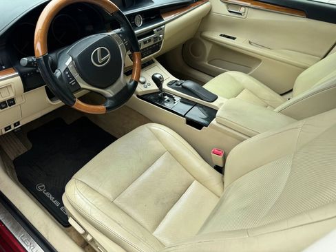 Used 2015 Lexus ES 300h w/ Navigation System Package FWD image 10