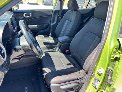 Used 2022 Hyundai Venue SEL w/ Cargo Package image 18