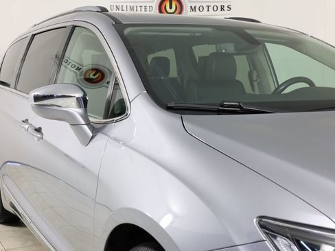 Used 2019 Chrysler Pacifica Limited image 39
