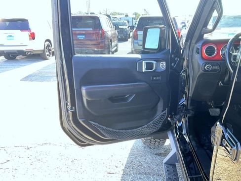 Used 2019 Jeep Wrangler Unlimited Rubicon w/ Dual Top Group AWD/4WD image 9