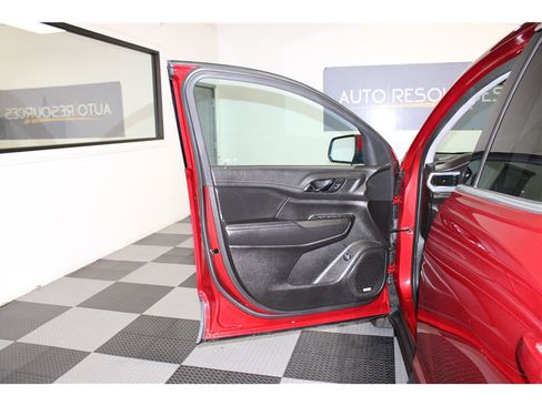 Used 2023 GMC Acadia SLT image 11