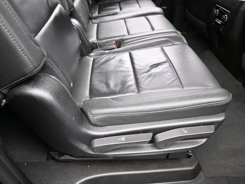 Used 2024 Chevrolet Suburban LT RWD image 41