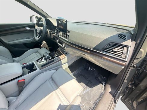 Certified 2025 Audi Q5 e Premium Plus w/ Premium Plus Package AWD/4WD image 30