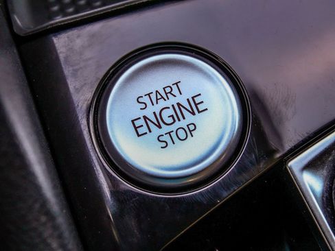 Used 2024 Volkswagen Taos SEL image 30