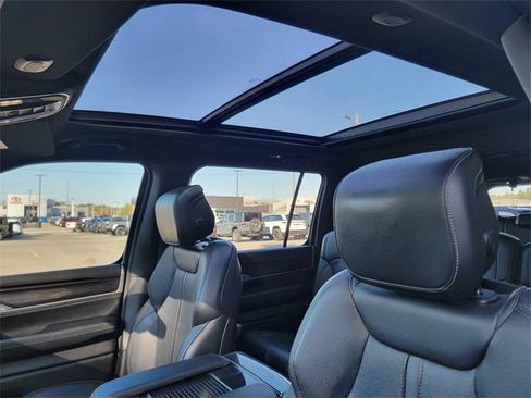 Used 2023 Jeep Wagoneer 4WD w/ Premium Group I image 4