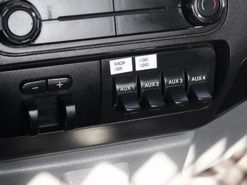 Used 2015 Ford F550 2WD Regular Cab Super Duty image 26