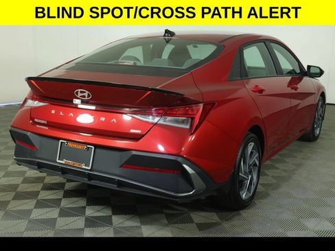 Used 2025 Hyundai Elantra SEL FWD image 7