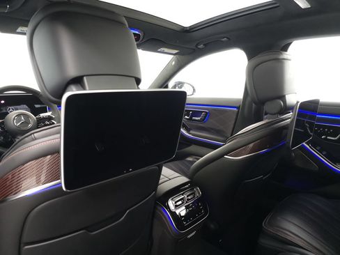 Used 2024 Mercedes-Benz S 63 AMG S w/ Carbon Fiber Exterior Package image 31