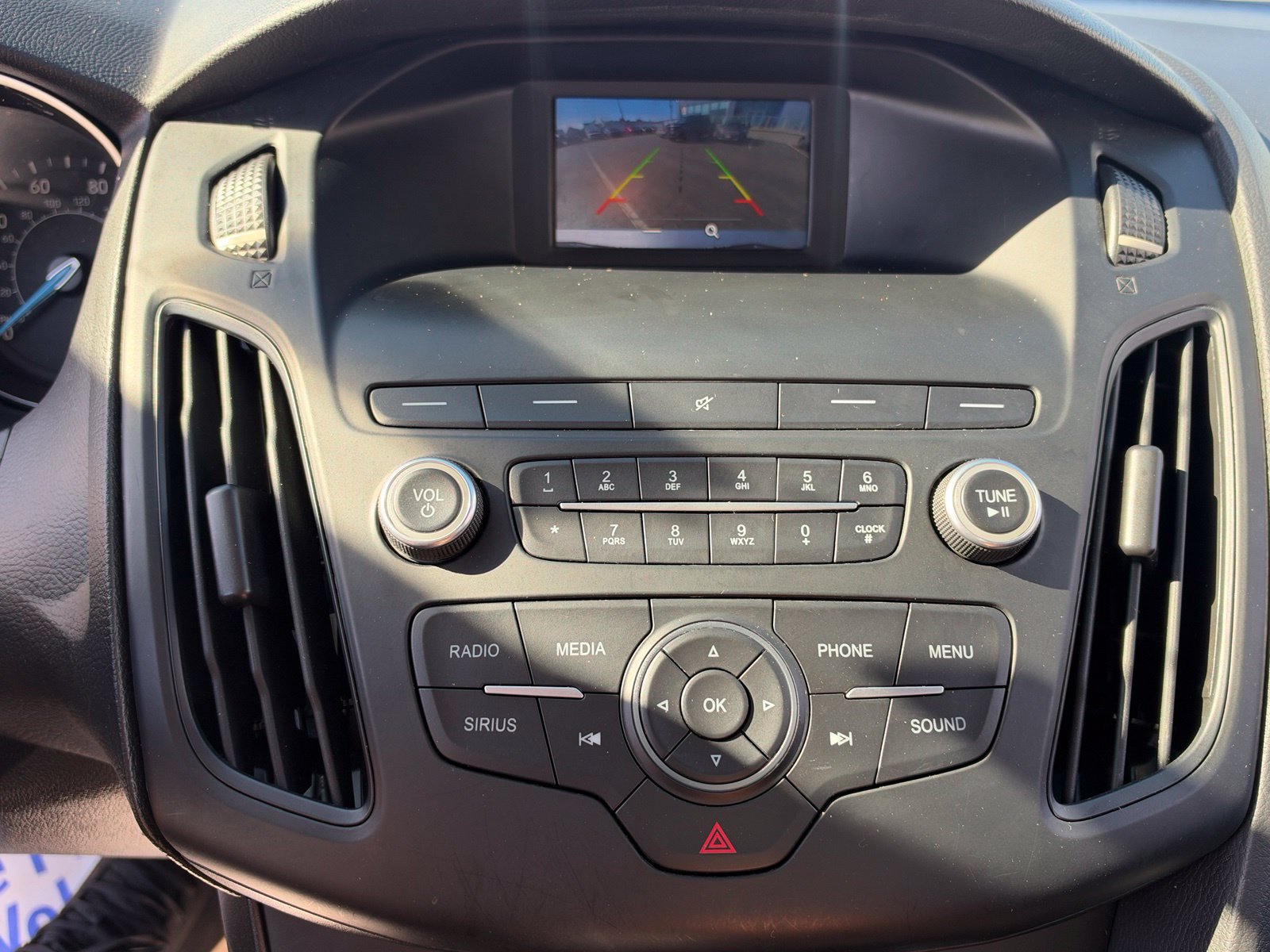 Used 2018 Ford Focus SE FWD image 18