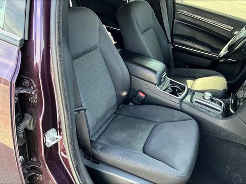 Used 2021 Chrysler 300 Touring w/ Sport Appearance Package image 4