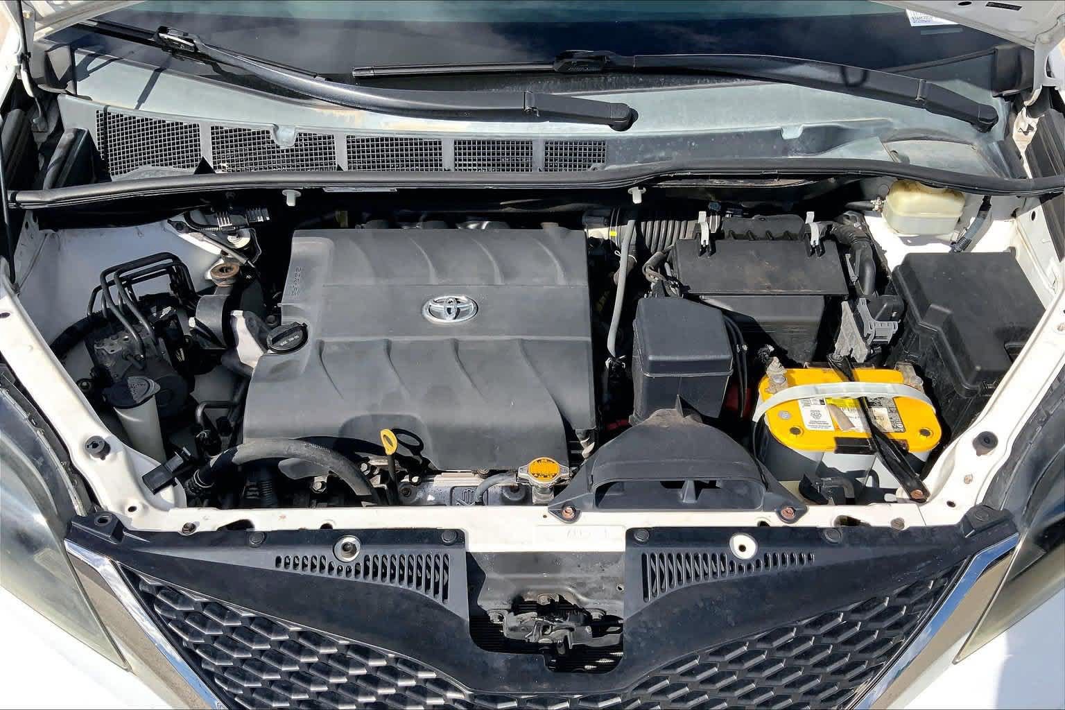 Used 2015 Toyota Sienna SE FWD image 9