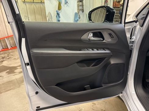 New 2026 Chrysler Pacifica Select FWD image 13