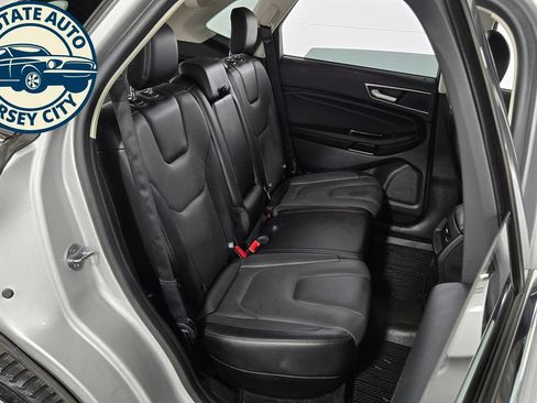 Used 2018 Ford Edge Titanium w/ Equipment Group 302A AWD/4WD image 38