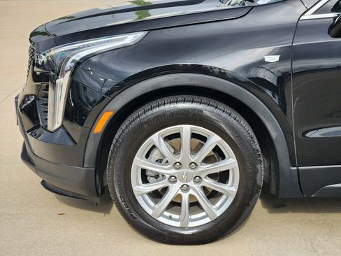 Used 2021 Cadillac XT4 Luxury w/ Cold Weather Package FWD image 8