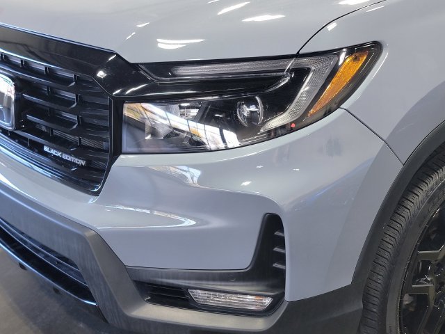 Certified 2025 Honda Passport Black Edition image 8