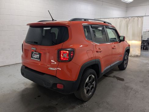 Used 2015 Jeep Renegade Latitude w/ Cold Weather Group II AWD/4WD image 7
