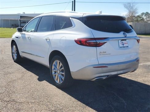Used 2020 Buick Enclave Essence w/ Sound and Sites Package image 4