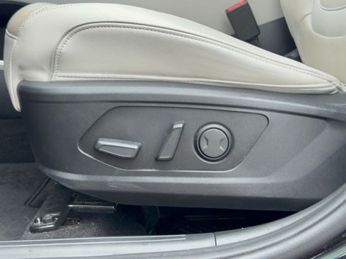 Used 2023 Hyundai Tucson Limited FWD image 16