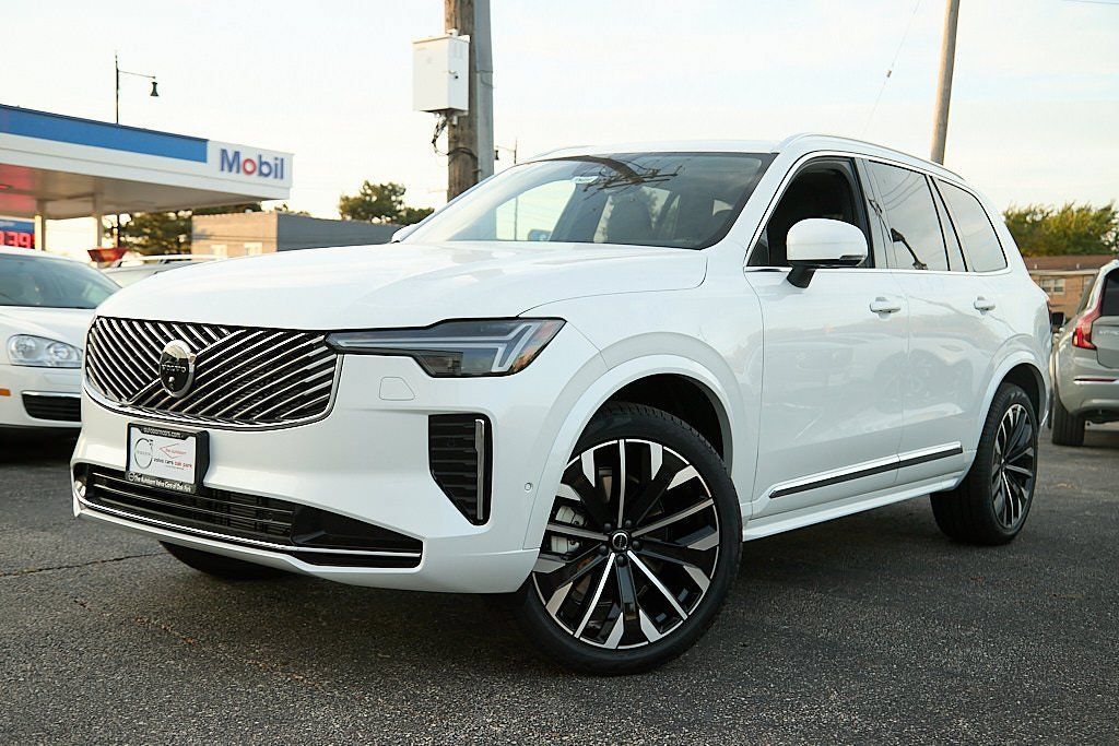 New 2026 Volvo XC90 B6 Plus w/ Protection Package AWD/4WD image 2