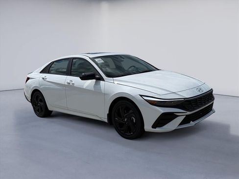 New 2026 Hyundai Elantra SEL Sport FWD image 7