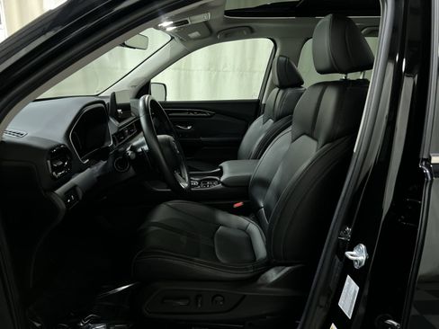 Used 2025 Honda Pilot Touring image 18