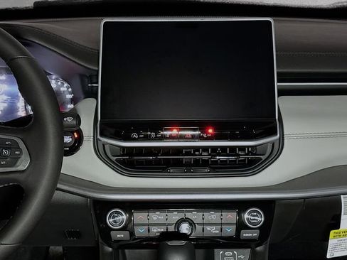 New 2026 Jeep Compass Limited image 9